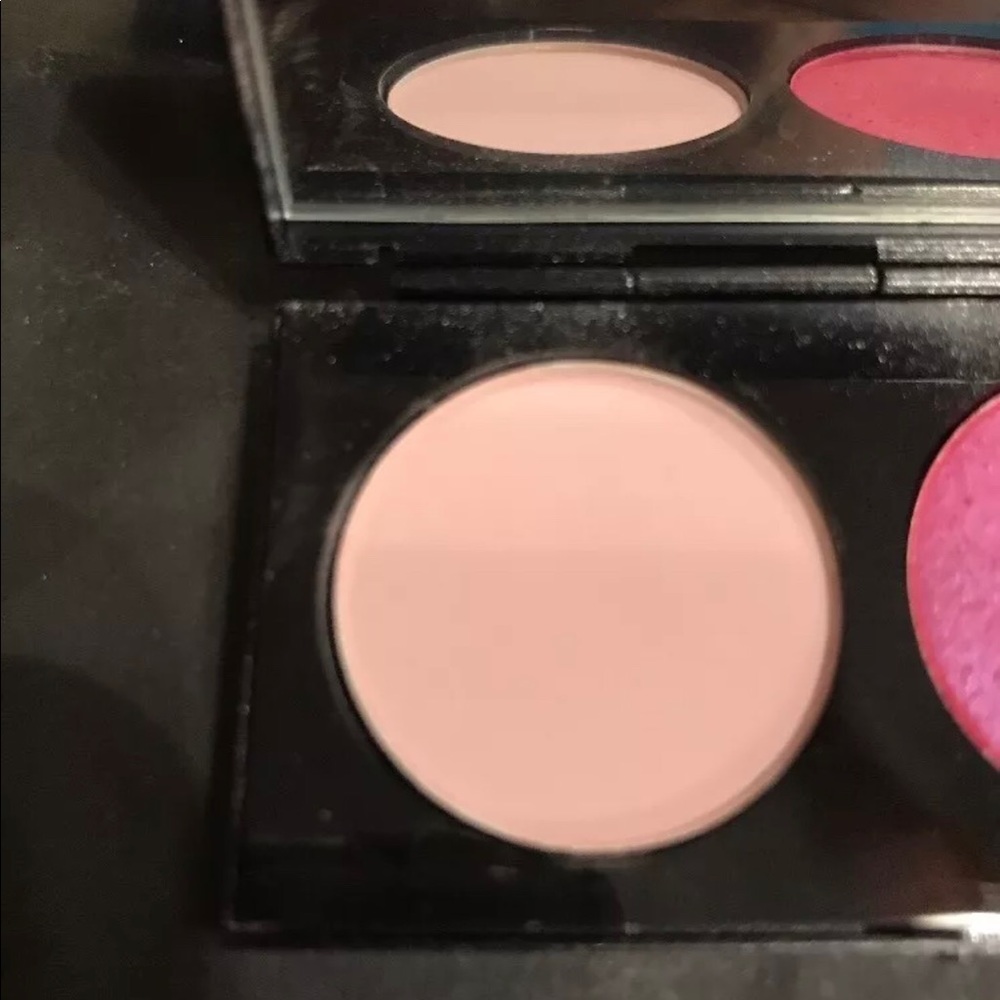 🎁HP🎁 MAC Hello Kitty Eyeshadow x4: Too Dolly - Picture 4 of 9